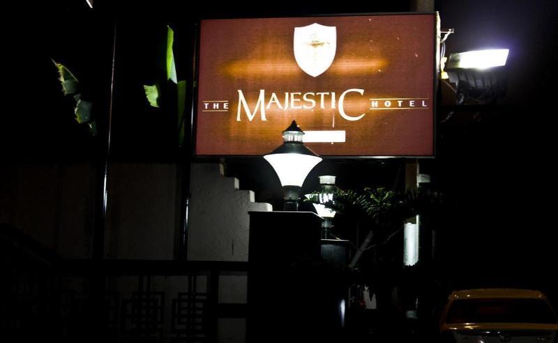 Hotel Majestic Шиллонг Экстерьер фото
